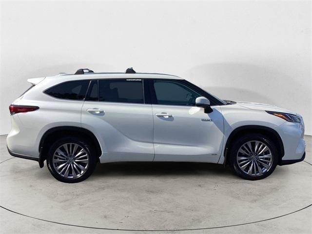 used 2020 Toyota Highlander Hybrid car, priced at $29,993
