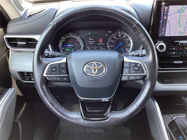used 2020 Toyota Highlander Hybrid car, priced at $29,993