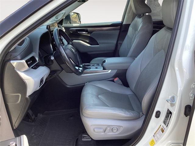 used 2020 Toyota Highlander Hybrid car, priced at $29,993
