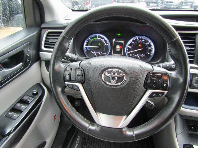 used 2017 Toyota Highlander Hybrid car, priced at $25,930