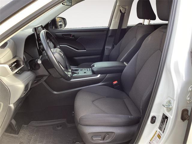 used 2022 Toyota Highlander Hybrid car, priced at $31,460