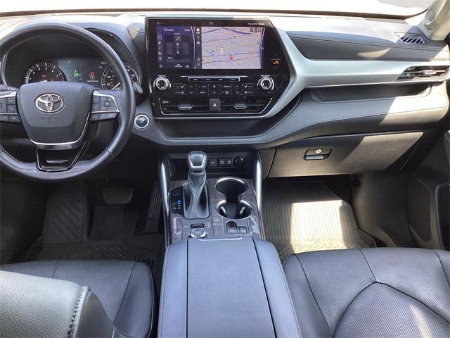 used 2021 Toyota Highlander car, priced at $41,901