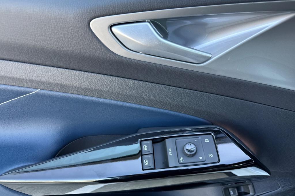 new 2025 Volkswagen ID.4 car, priced at $51,631
