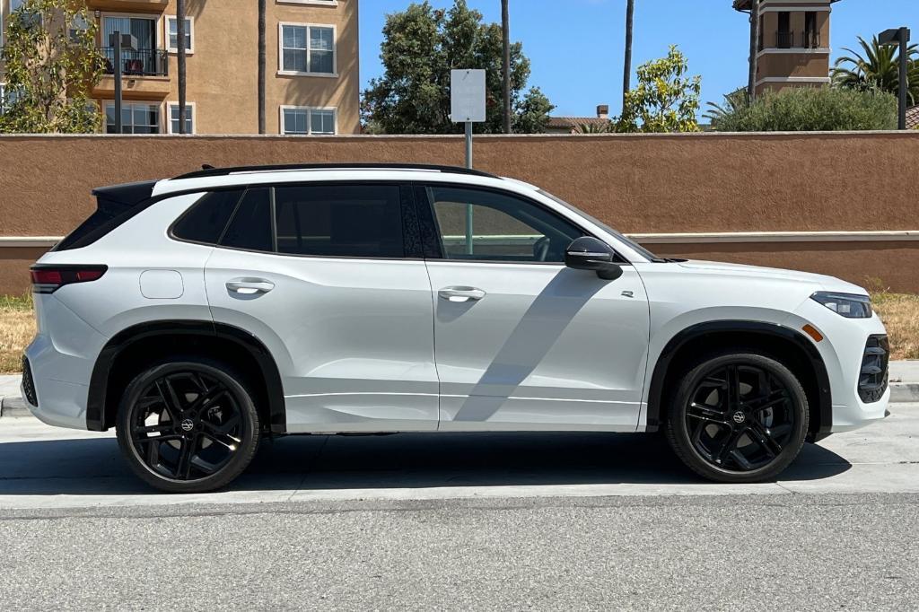 new 2025 Volkswagen Tiguan car, priced at $38,664
