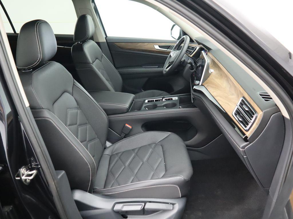 new 2026 Volkswagen Atlas car, priced at $41,672