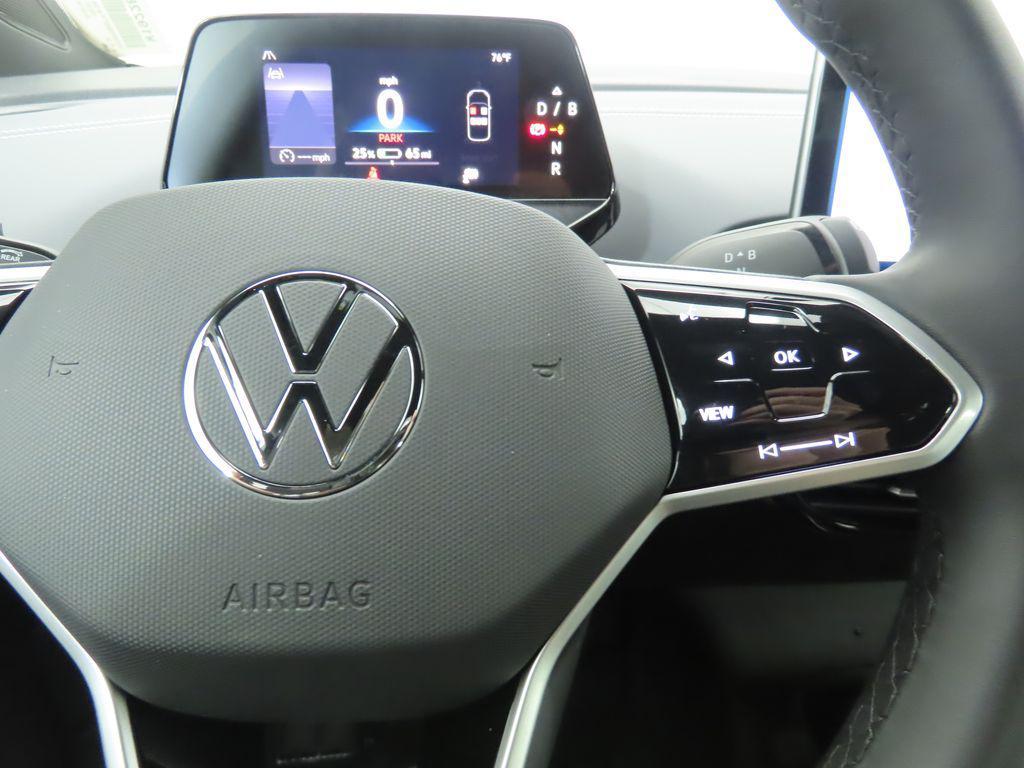 new 2025 Volkswagen ID.4 car, priced at $47,271