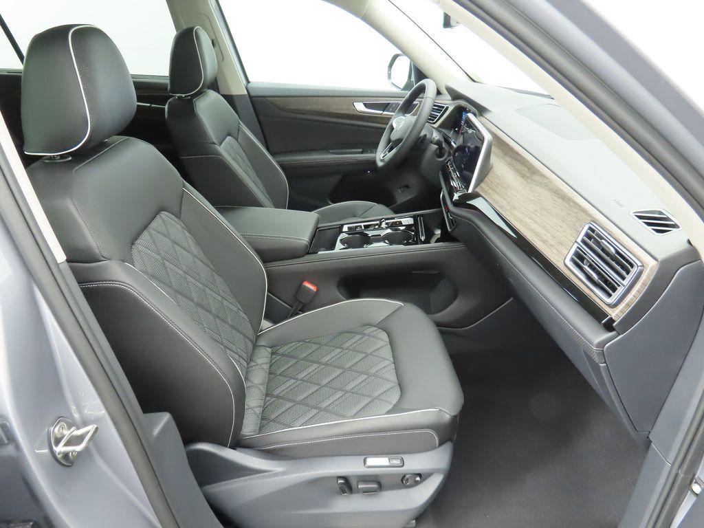 new 2025 Volkswagen Atlas car, priced at $53,000