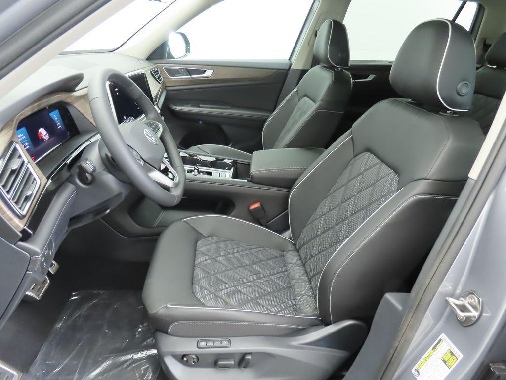 new 2025 Volkswagen Atlas car, priced at $53,000