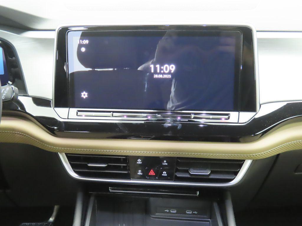 new 2026 Volkswagen Atlas Cross Sport car, priced at $44,417