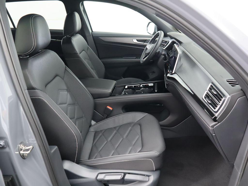 new 2026 Volkswagen Atlas Cross Sport car, priced at $44,617