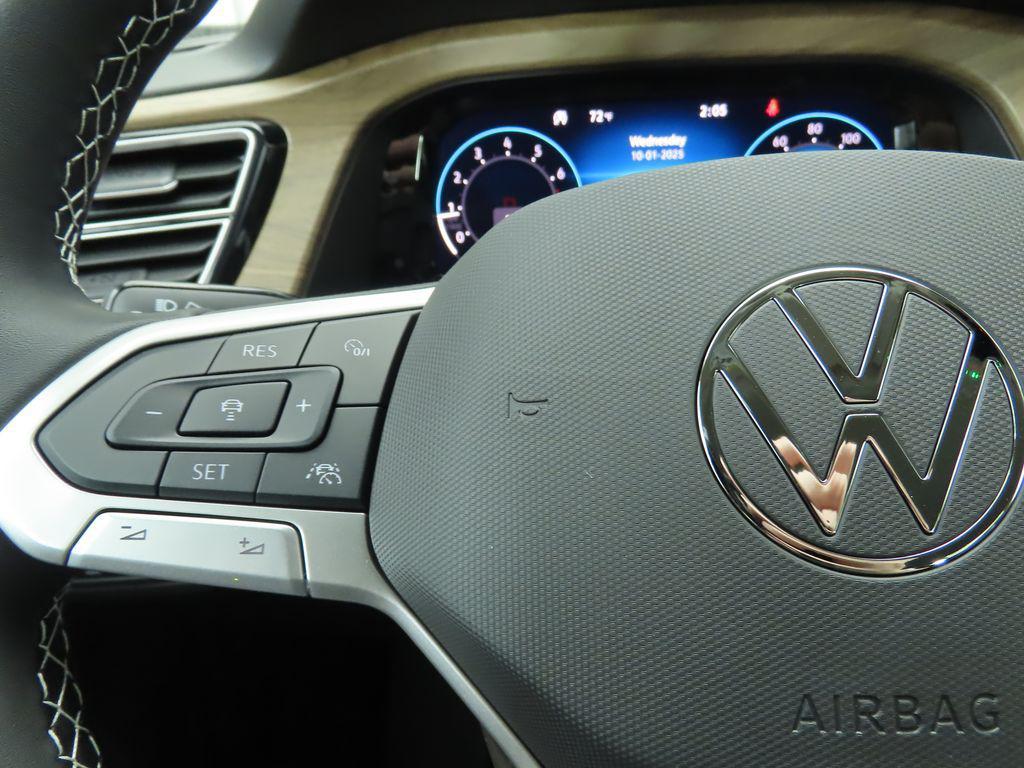 new 2026 Volkswagen Atlas car, priced at $41,672