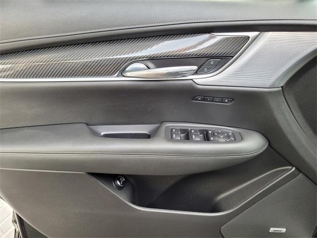 used 2023 Cadillac XT6 car, priced at $35,994