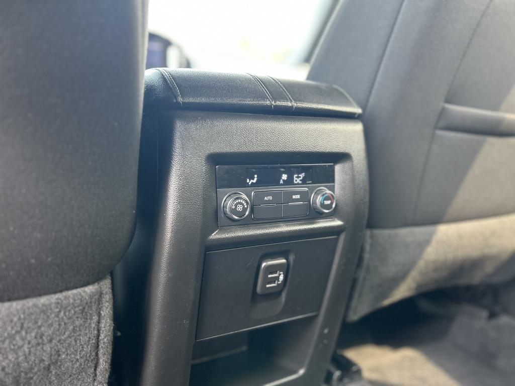 used 2023 Chevrolet Traverse car, priced at $32,990