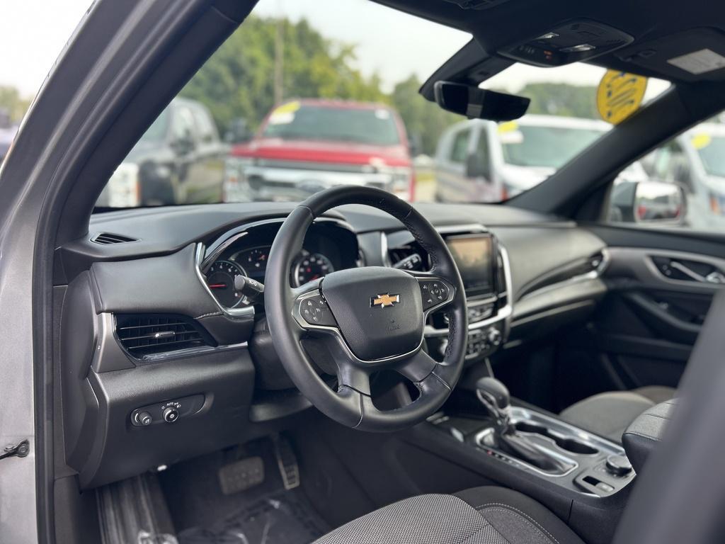 used 2023 Chevrolet Traverse car, priced at $32,990