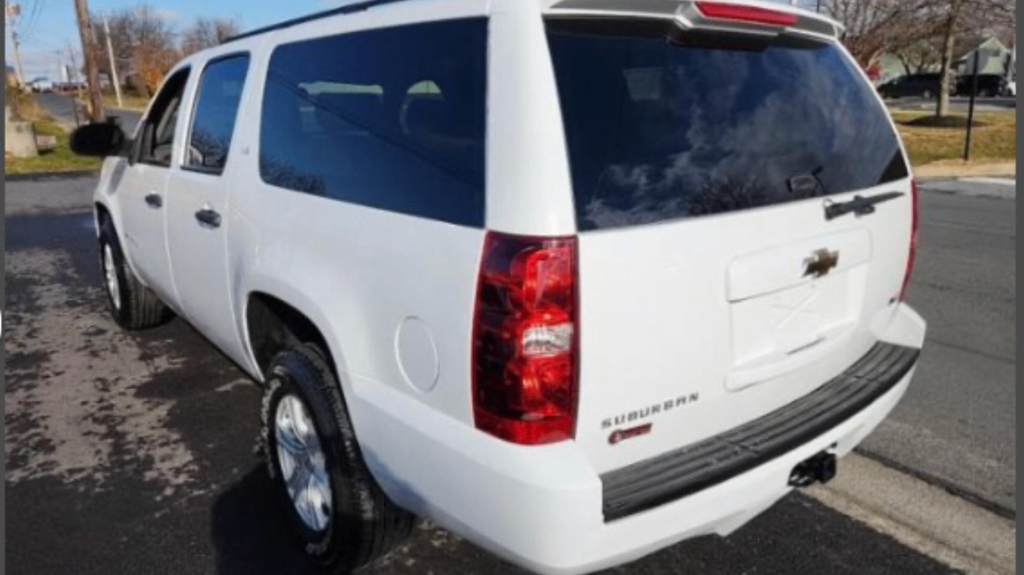 used 2008 Chevrolet Suburban car, priced at $17,995