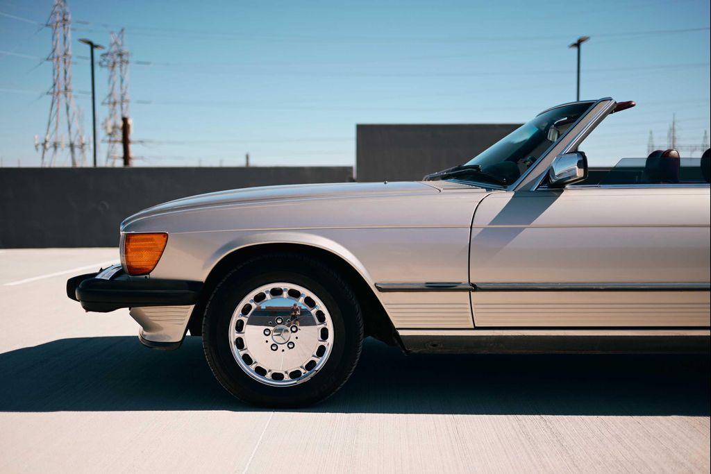 used 1988 Mercedes-Benz 560 car, priced at $23,888