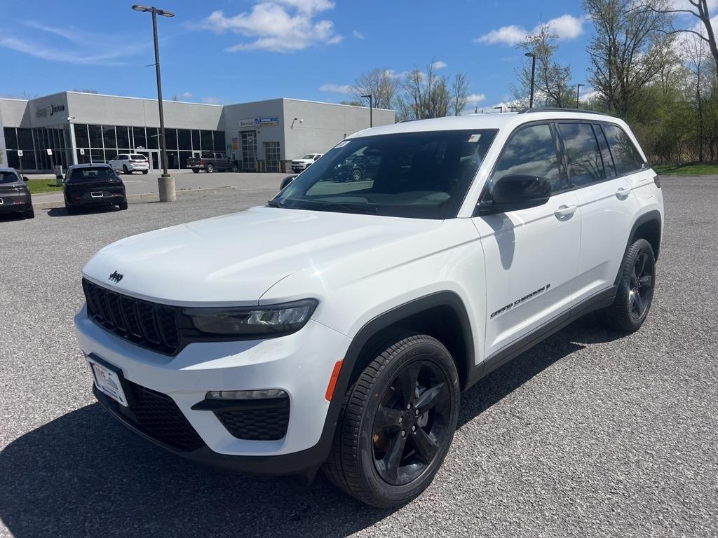 new 2025 Jeep Grand Cherokee car, priced at $46,429