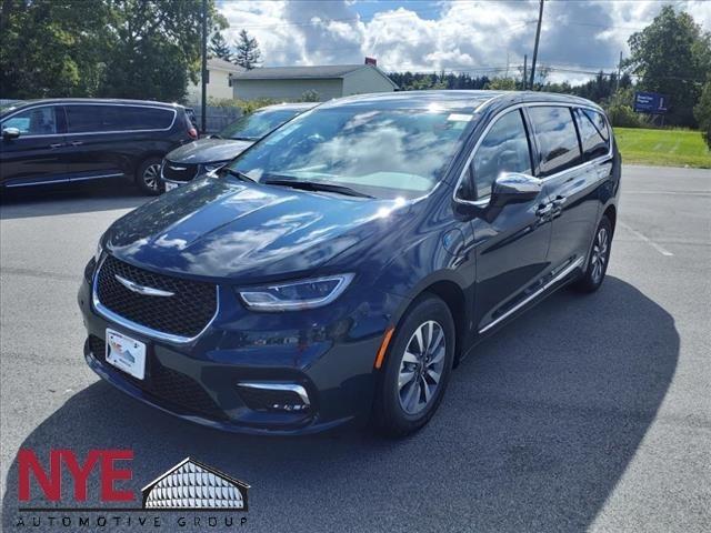 new 2023 Chrysler Pacifica Hybrid car, priced at $50,543