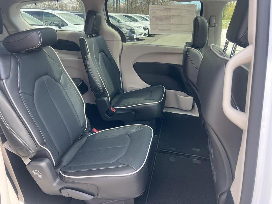 new 2024 Chrysler Pacifica car, priced at $51,840