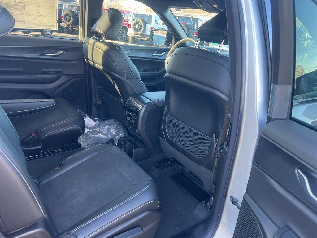 new 2025 Jeep Grand Cherokee L car, priced at $46,158