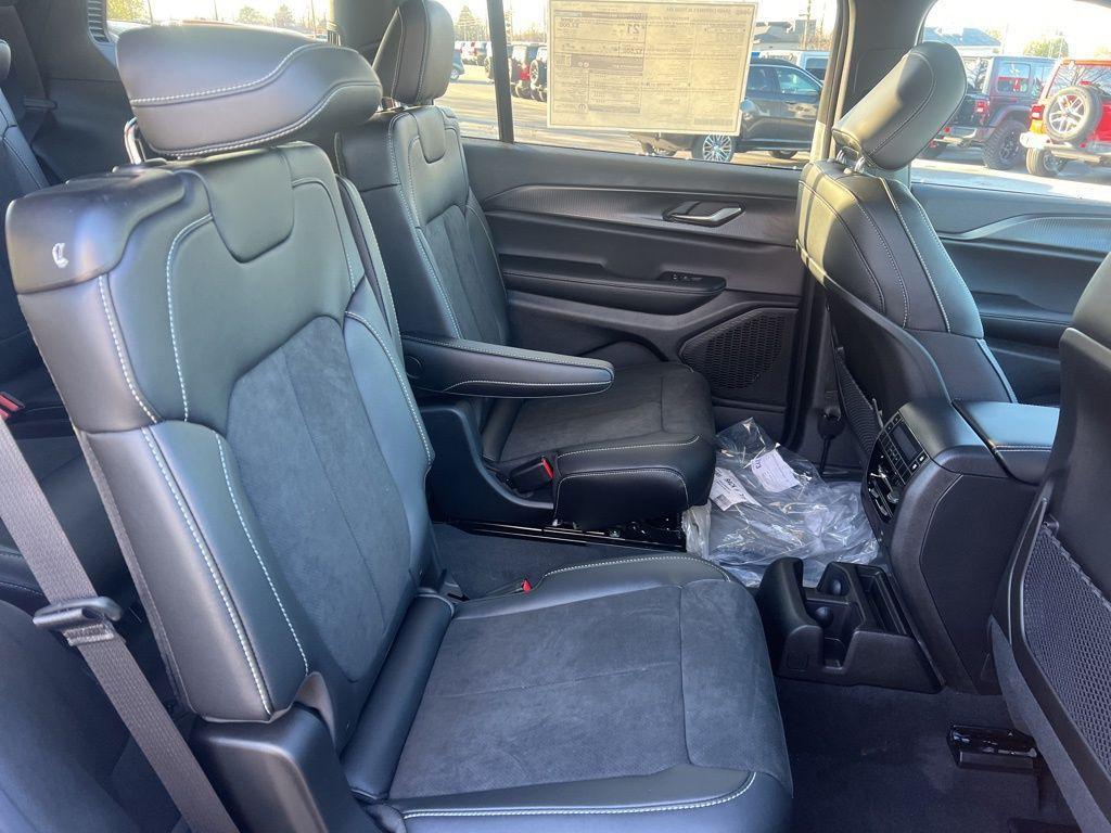 new 2025 Jeep Grand Cherokee L car, priced at $46,158