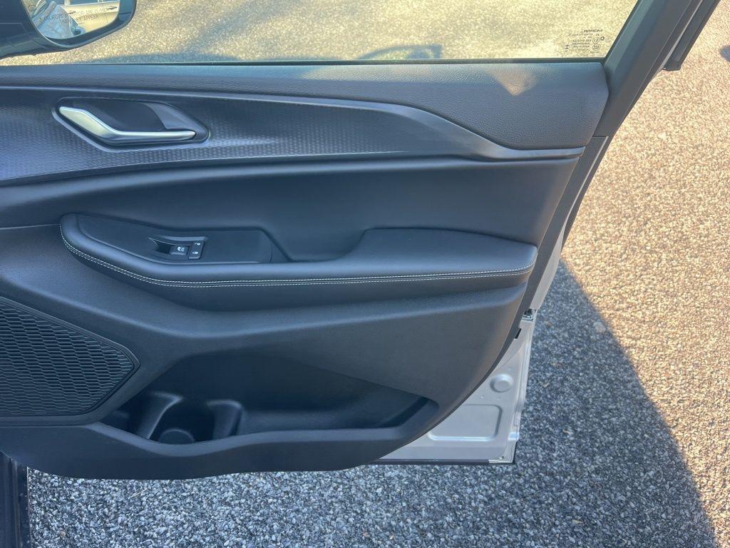 new 2025 Jeep Grand Cherokee L car, priced at $46,158