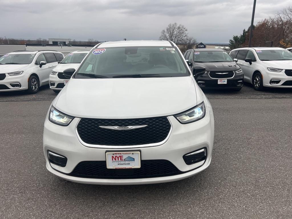 new 2024 Chrysler Pacifica Hybrid car, priced at $44,860