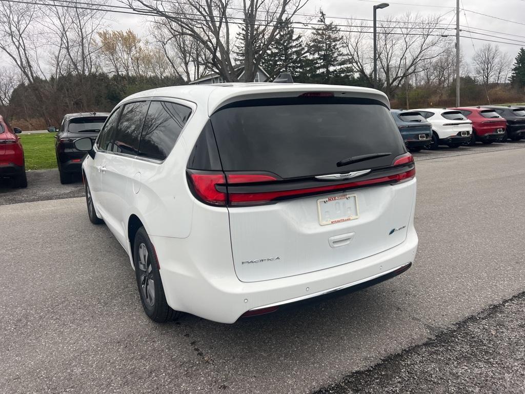 new 2024 Chrysler Pacifica Hybrid car, priced at $44,860