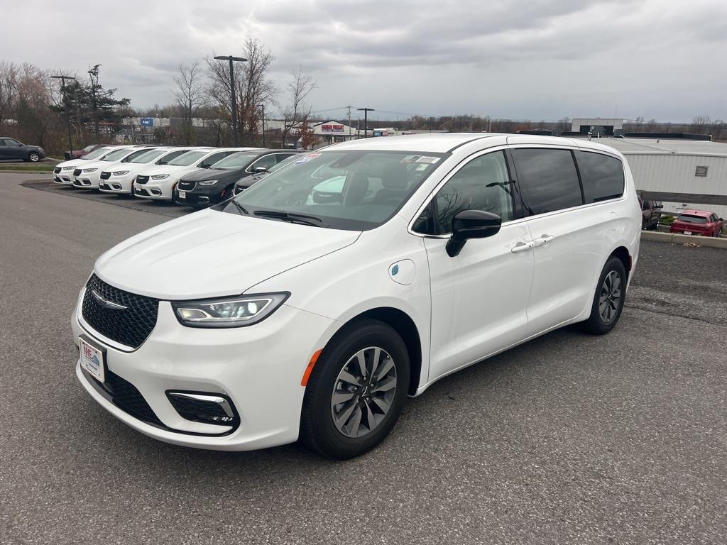 new 2024 Chrysler Pacifica Hybrid car, priced at $44,860