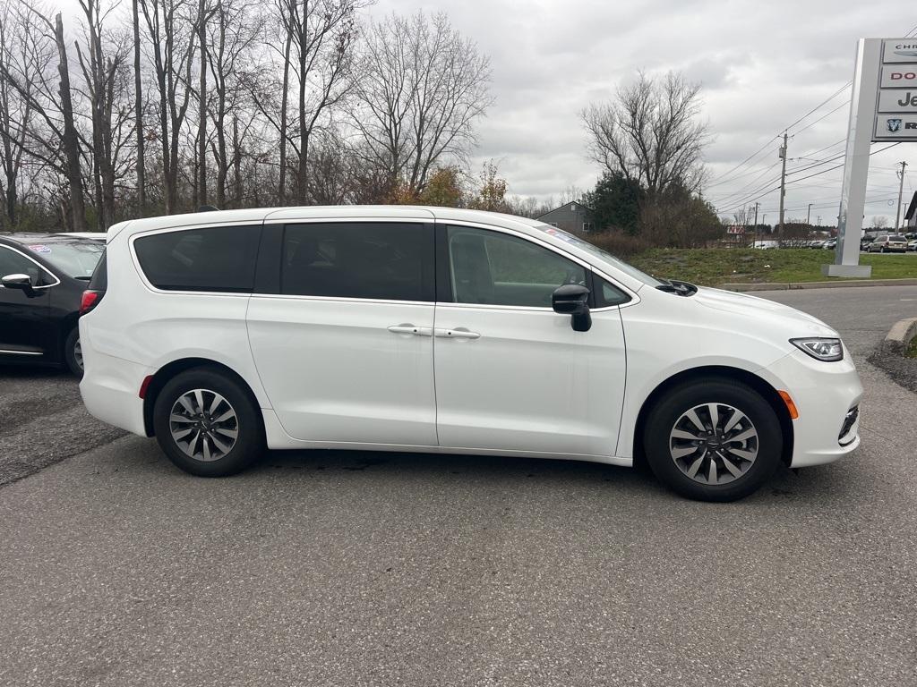 new 2024 Chrysler Pacifica Hybrid car, priced at $44,860