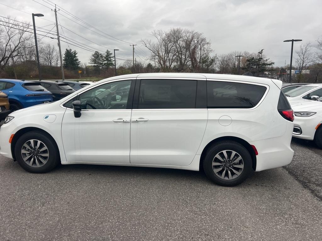 new 2024 Chrysler Pacifica Hybrid car, priced at $44,860