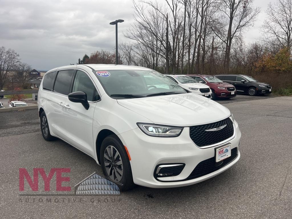 new 2024 Chrysler Pacifica Hybrid car, priced at $44,860