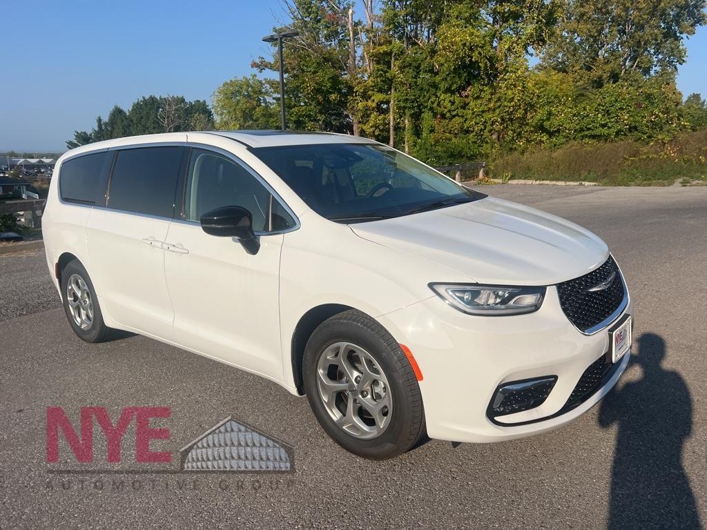 new 2024 Chrysler Pacifica car, priced at $43,425