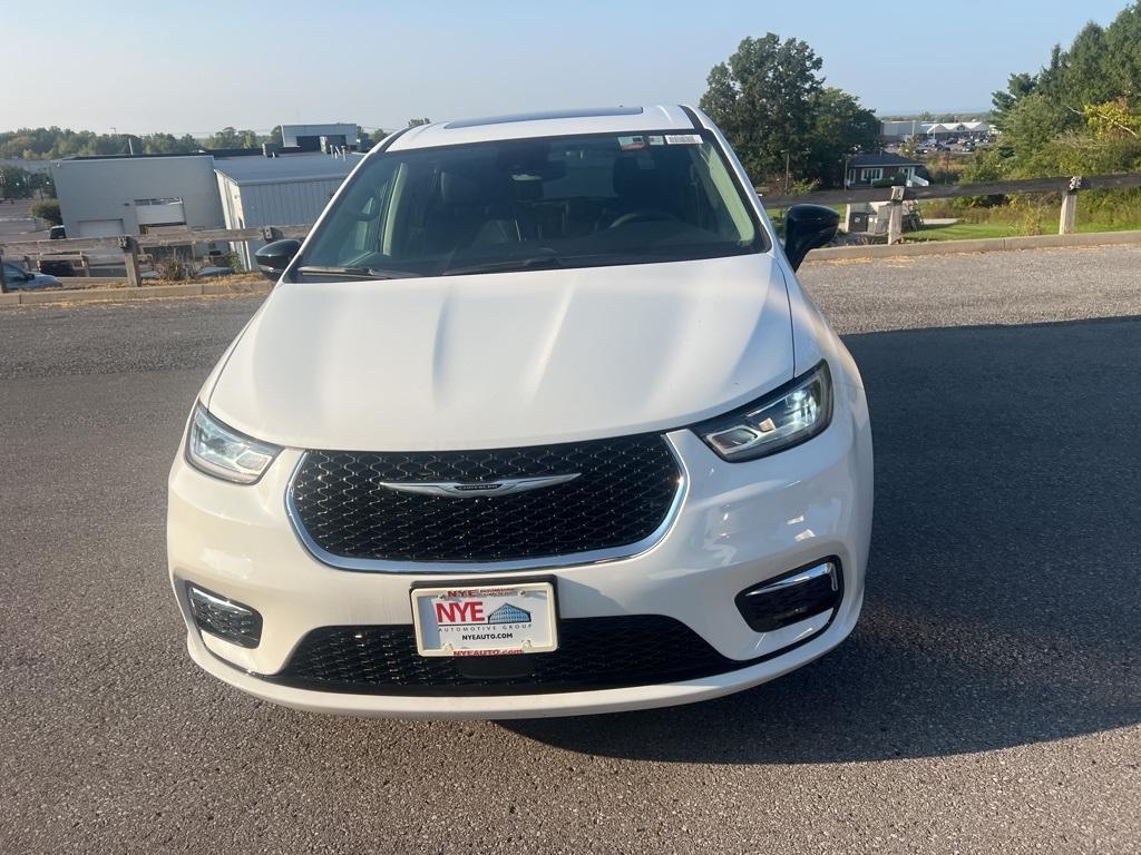 new 2024 Chrysler Pacifica car, priced at $43,425