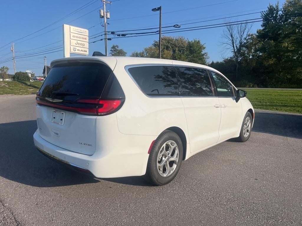 new 2024 Chrysler Pacifica car, priced at $43,425