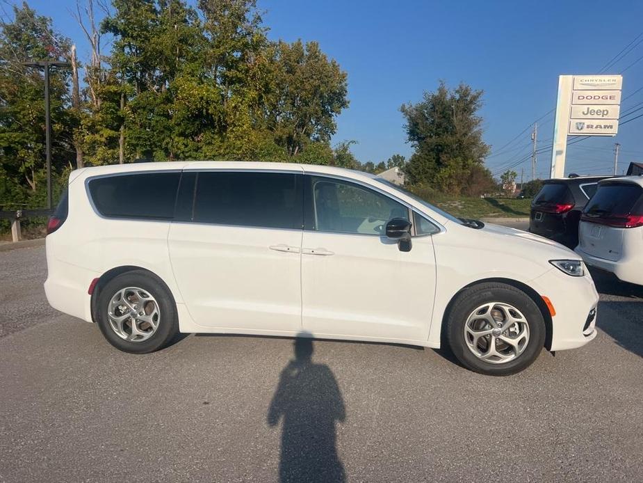 new 2024 Chrysler Pacifica car, priced at $43,425