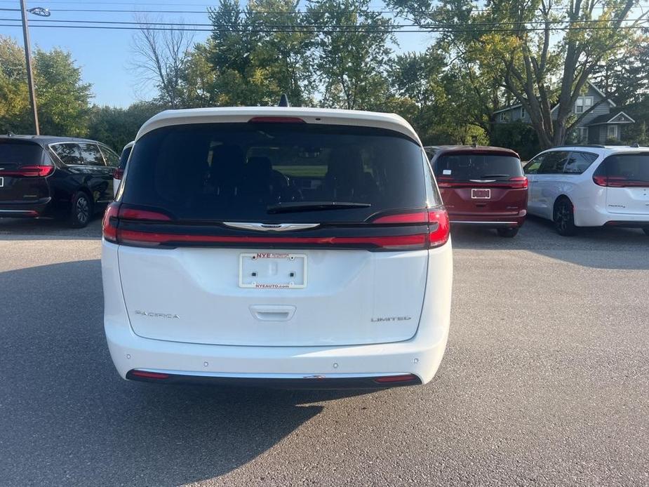 new 2024 Chrysler Pacifica car, priced at $43,425