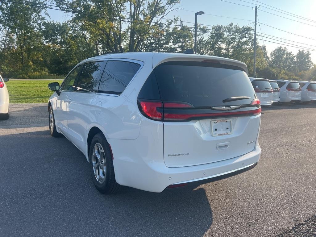 new 2024 Chrysler Pacifica car, priced at $43,425