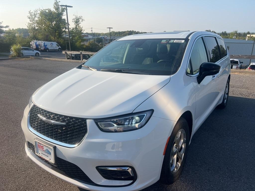 new 2024 Chrysler Pacifica car, priced at $43,425