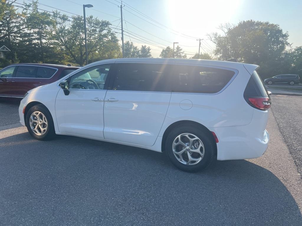 new 2024 Chrysler Pacifica car, priced at $43,425