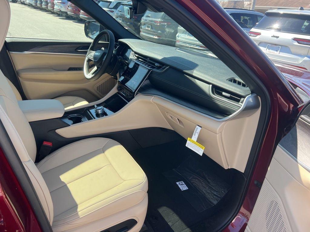 new 2025 Jeep Grand Cherokee car, priced at $49,088