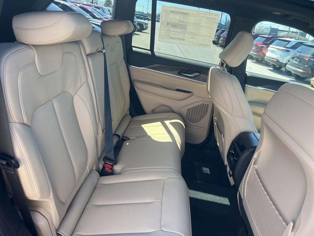 new 2025 Jeep Grand Cherokee car, priced at $49,088