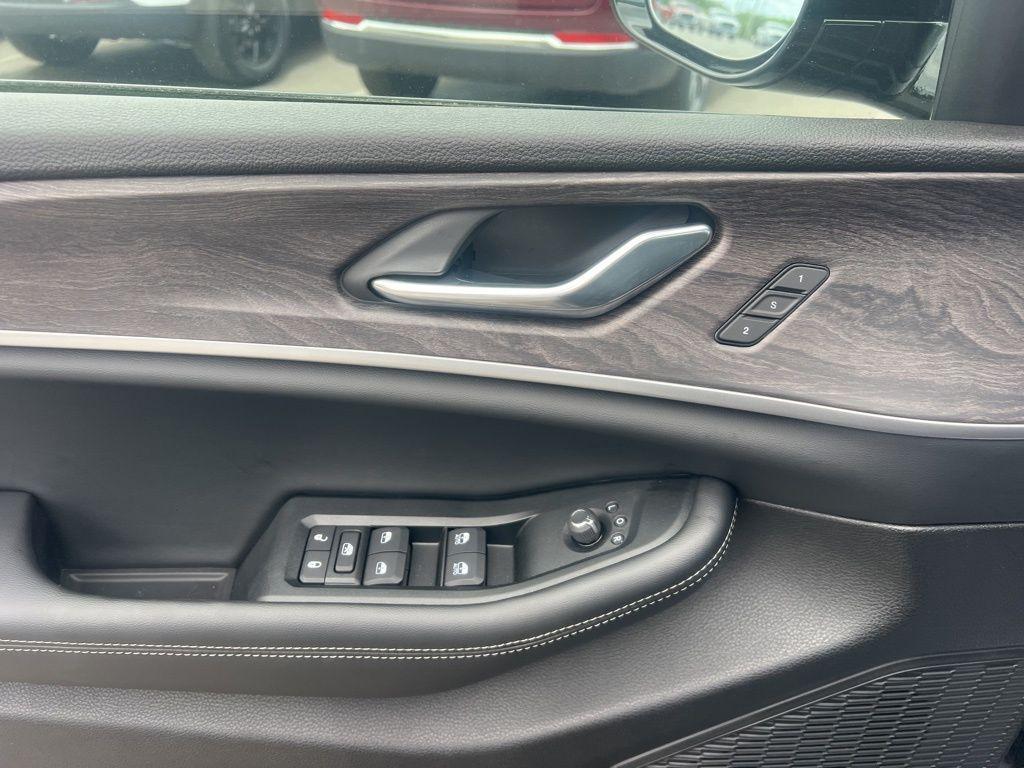 new 2025 Jeep Grand Cherokee L car, priced at $48,608