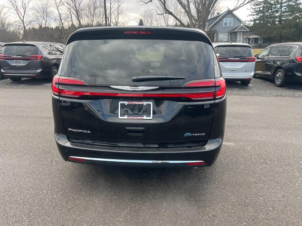 new 2023 Chrysler Pacifica Hybrid car, priced at $34,654