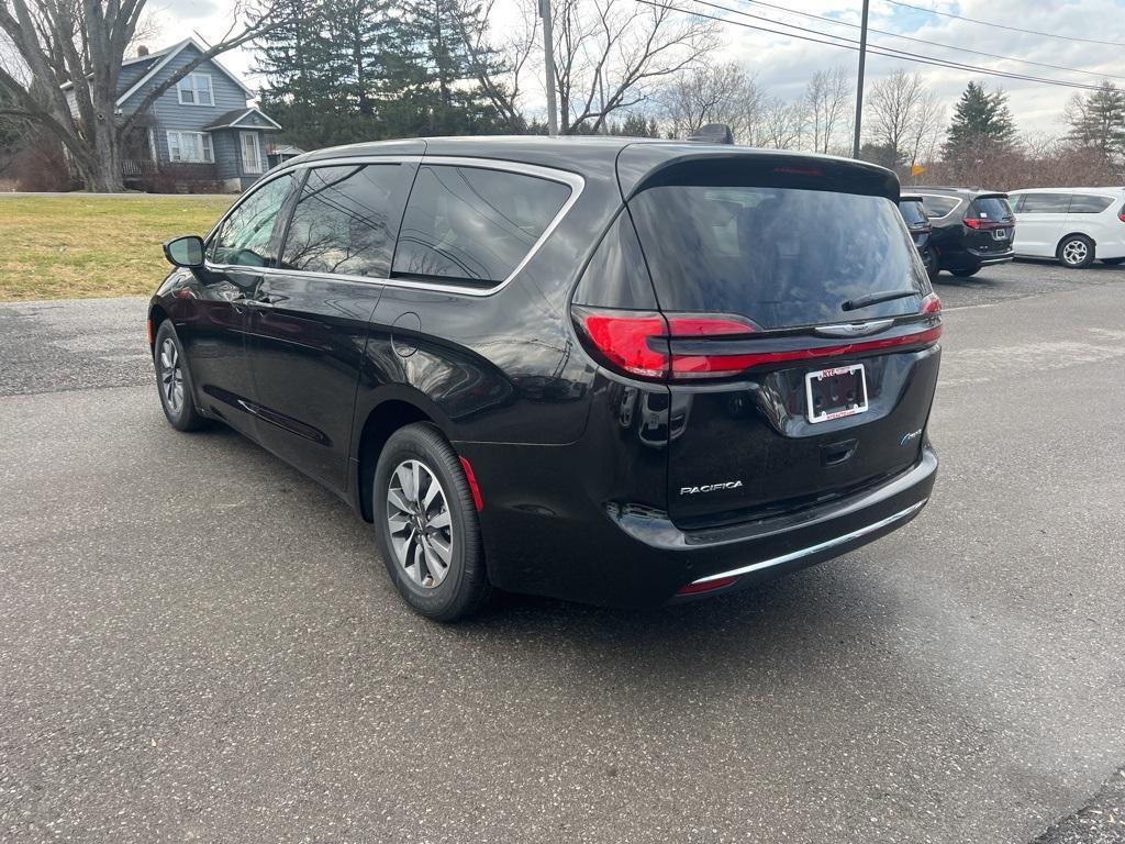 new 2023 Chrysler Pacifica Hybrid car, priced at $34,654