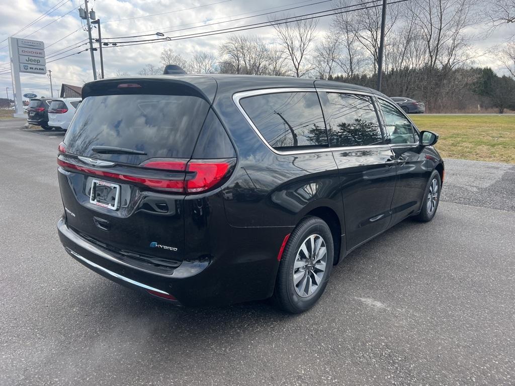 new 2023 Chrysler Pacifica Hybrid car, priced at $34,654