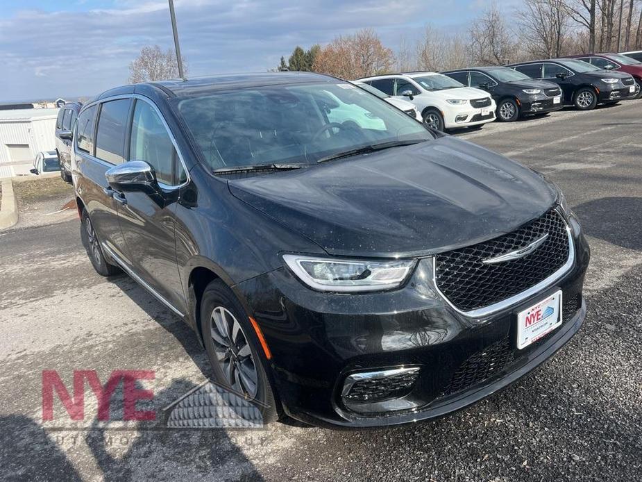 new 2023 Chrysler Pacifica Hybrid car, priced at $44,968