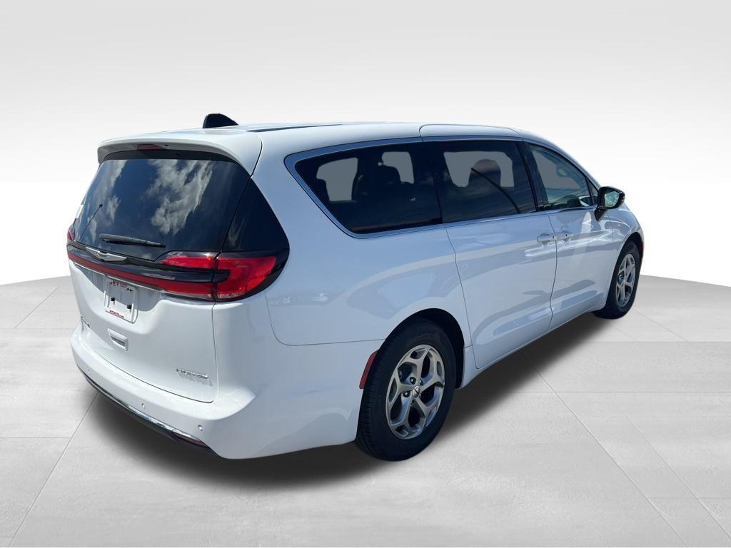 new 2024 Chrysler Pacifica car, priced at $44,250