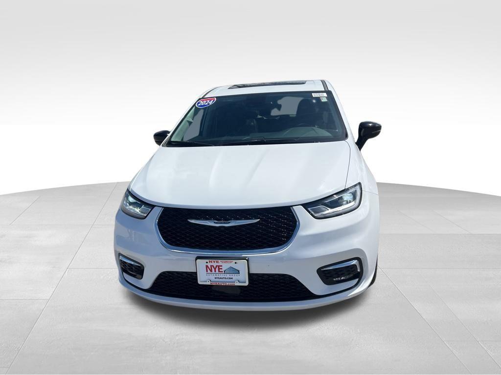 new 2024 Chrysler Pacifica car, priced at $44,250