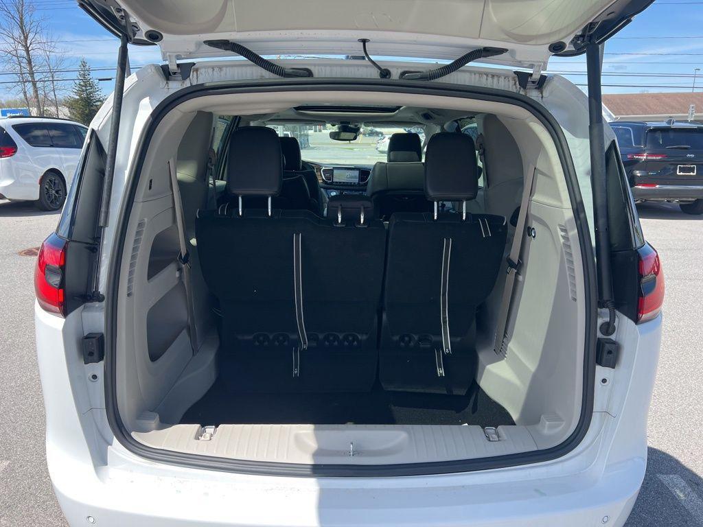 new 2024 Chrysler Pacifica car, priced at $44,250